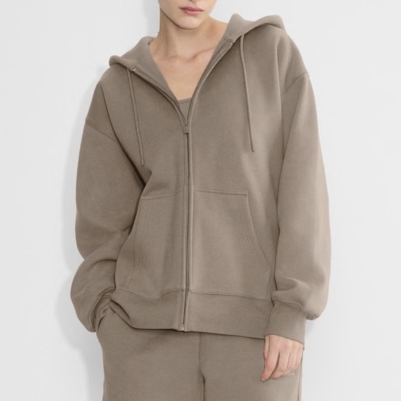 Aritzia Cozy Sweatfleece Boyfriend Zip Hoodie in Turner Taupe - Picture 3 of 10